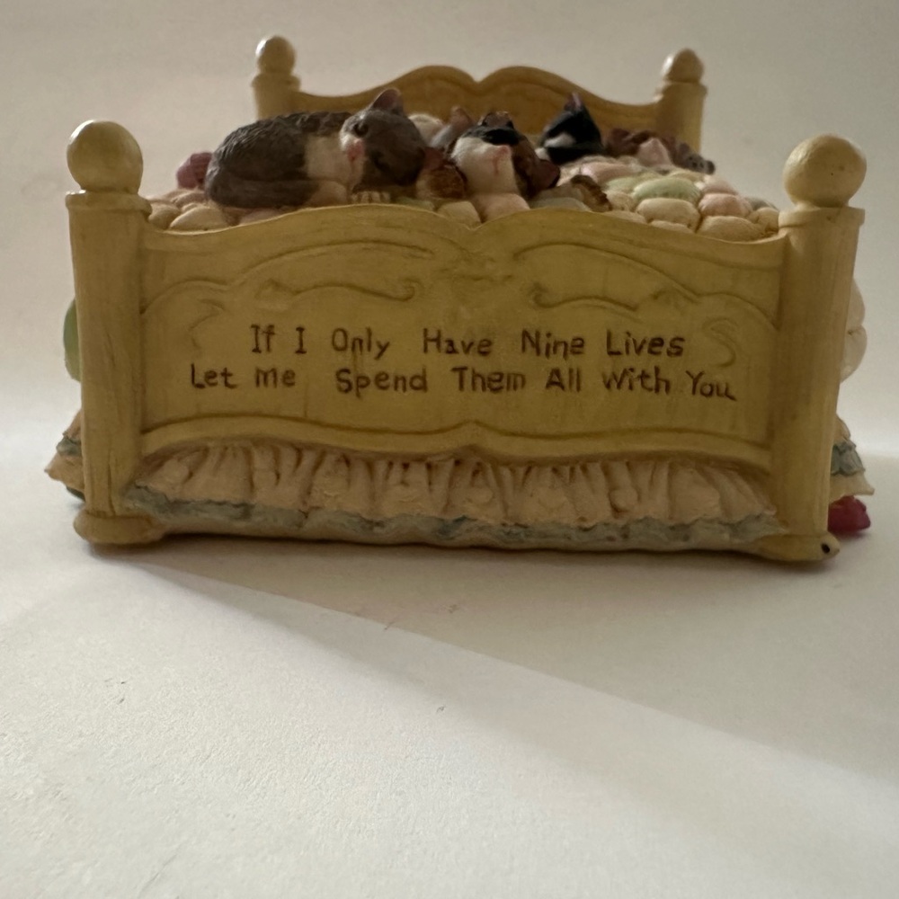San Francisco Music Box Company “Love Makes The World Go Round” Music Box - Picture 4 of 7